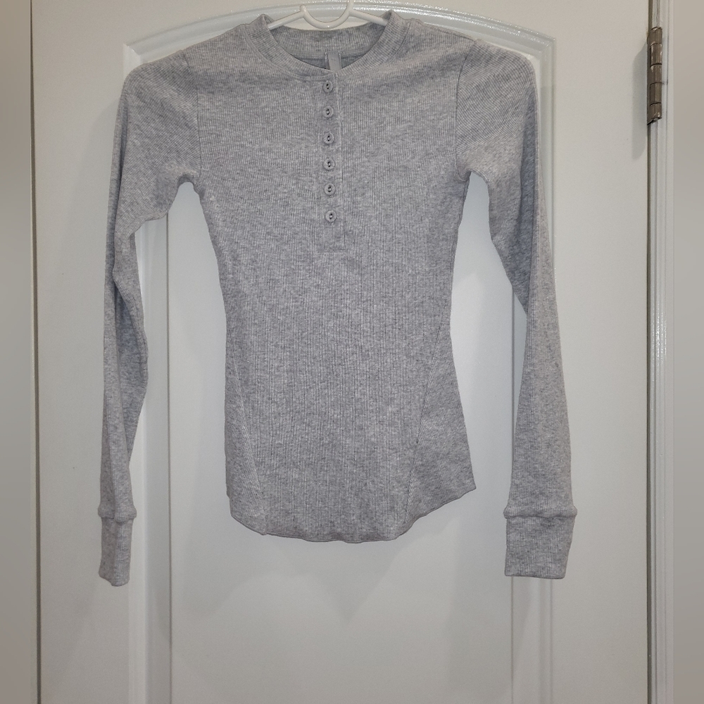 NWT SKIMS RIBBED STRETCH COTTON HENLEY TOP IN LIGHT HEATHER GREY SIZE XXS - Picture 7 of 10
